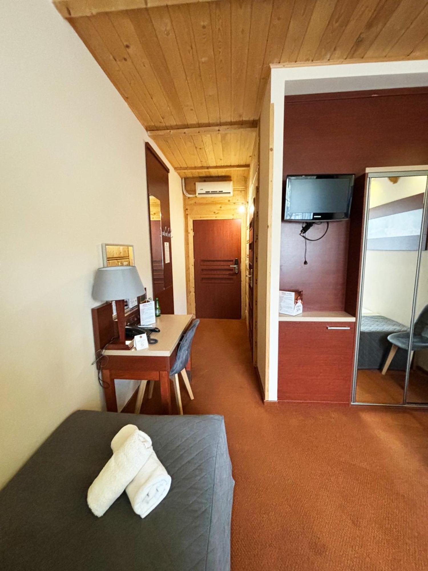 Hotel 365 Kielce Ngoại thất bức ảnh